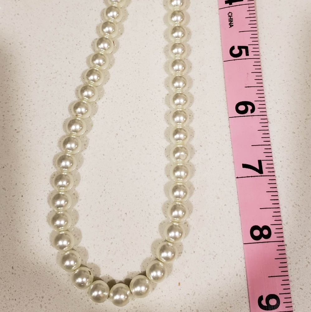 Faux pearl costume necklace